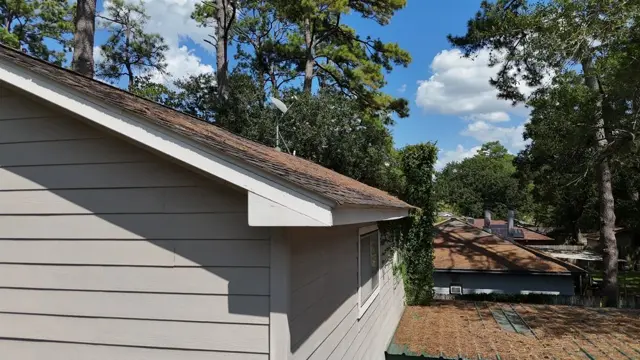 Roof edge, drip edge and eave line on a Cypress, TX home